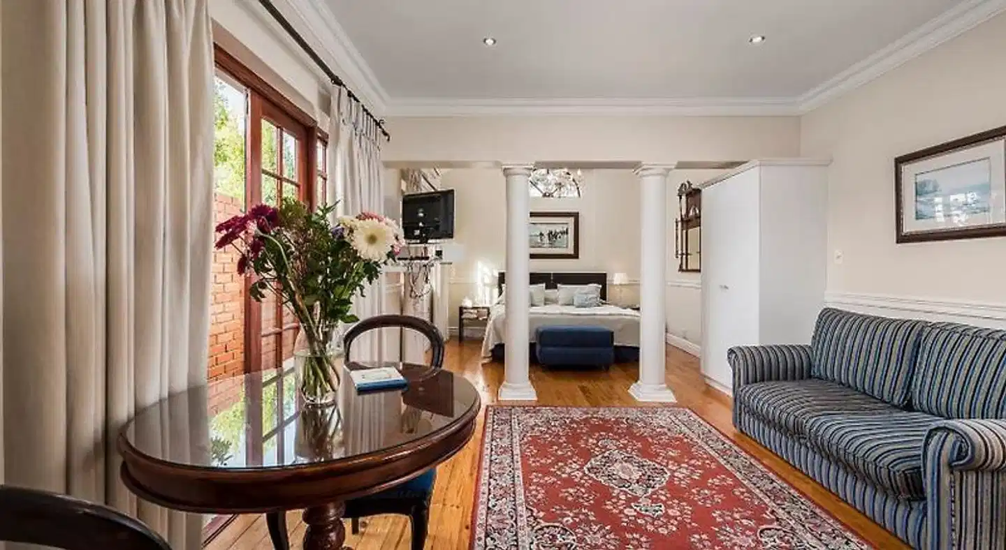 Millbury Guest House Bar