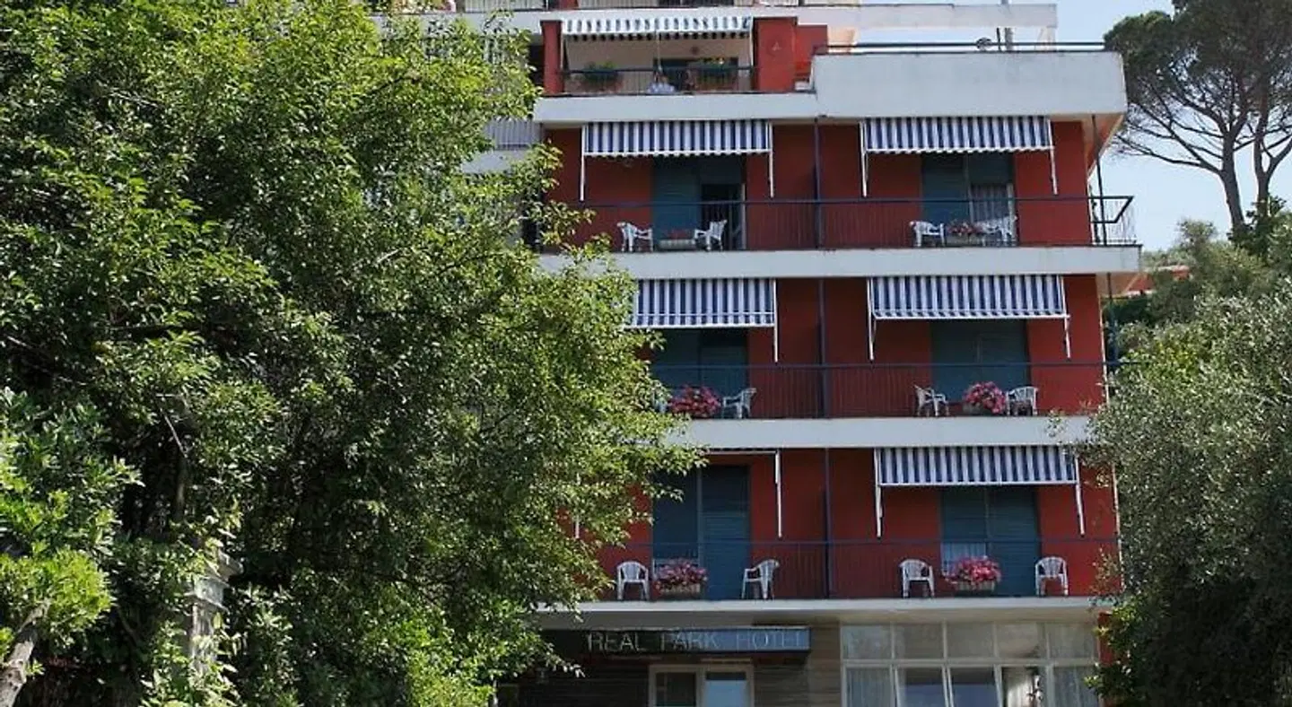 Real Park Hotel EXTERIOR