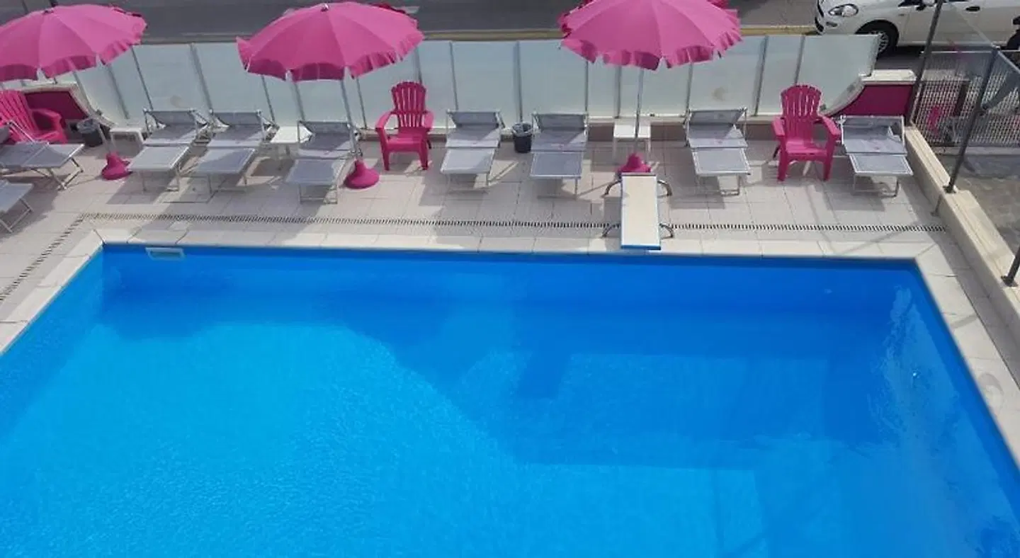 Mont Blanc OUTDOOR_POOL