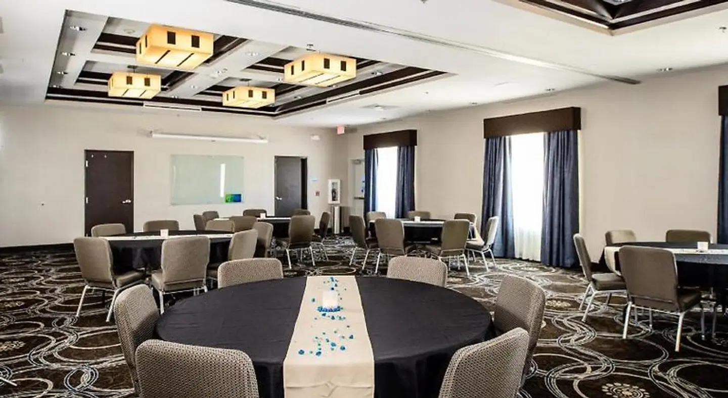Holiday Inn Express & Suites Austin NW - Arboretum Area by IHG Konferenz