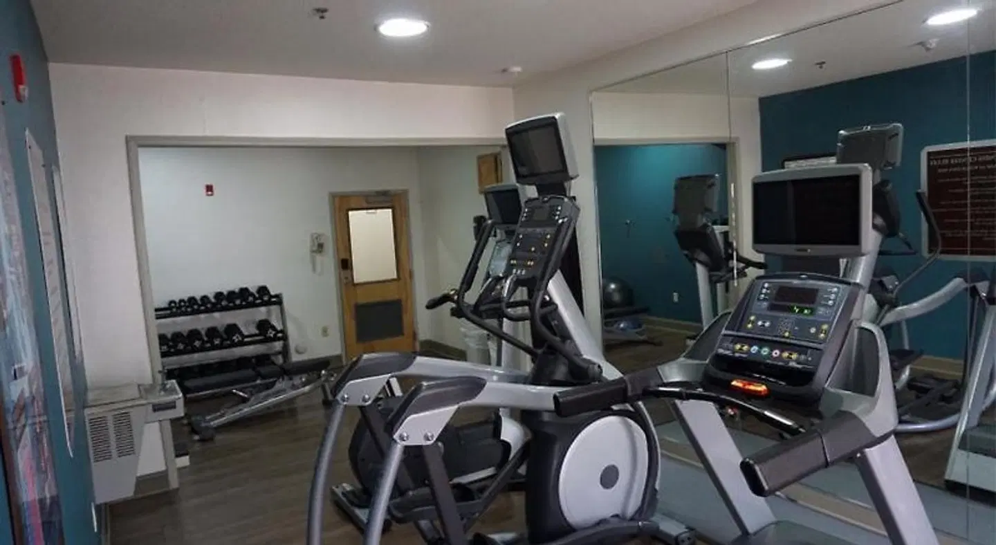 Holiday Inn Express & Suites Greensboro-East by IHG SPORTS_AND_LEISURE