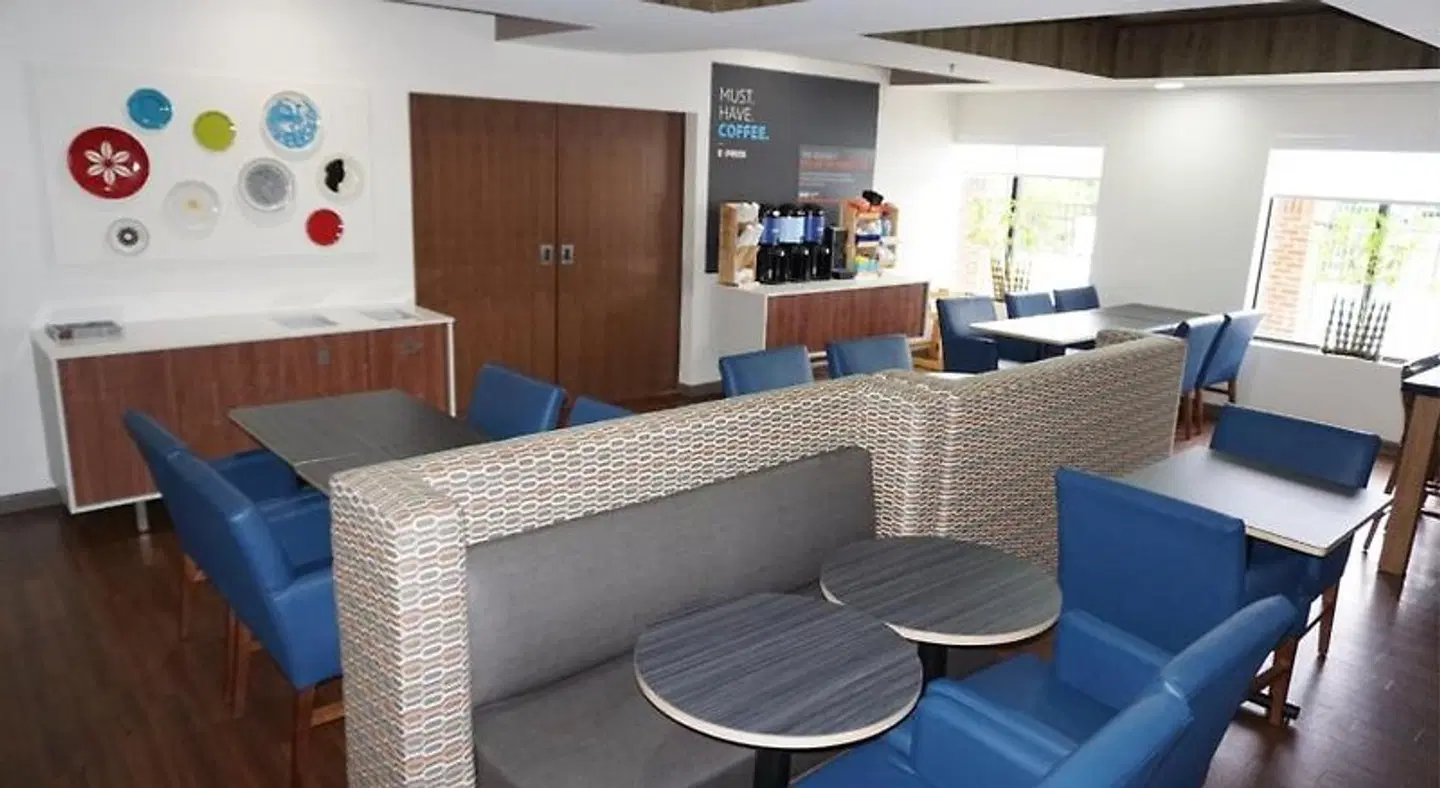 Holiday Inn Express & Suites Greensboro-East by IHG LOUNGE_LOBBY