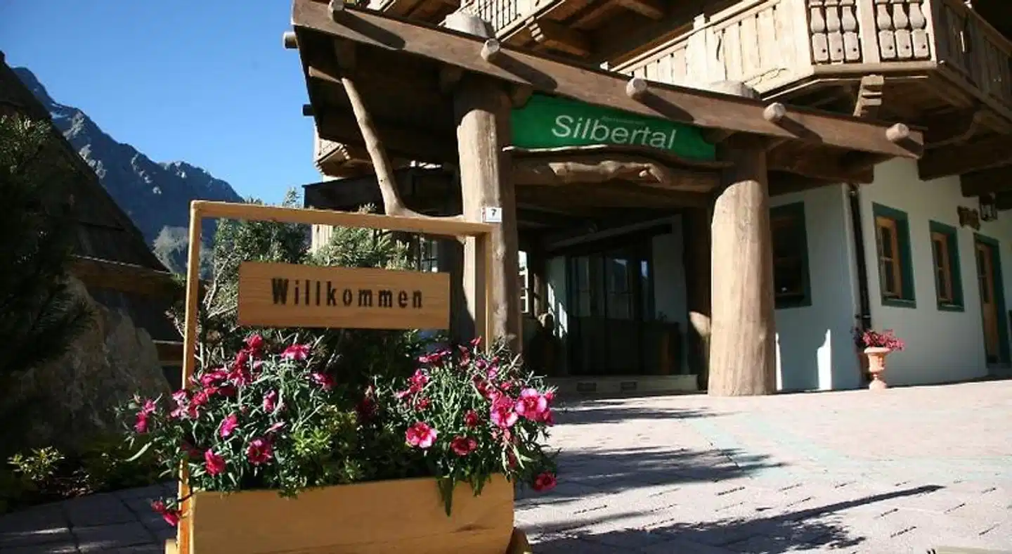 Hotel Silbertal Aussenansicht