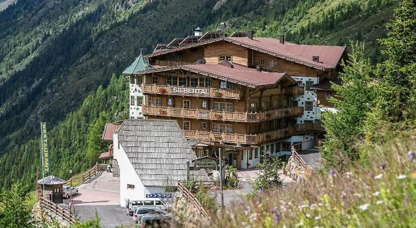 Hotel Silbertal Aussenansicht
