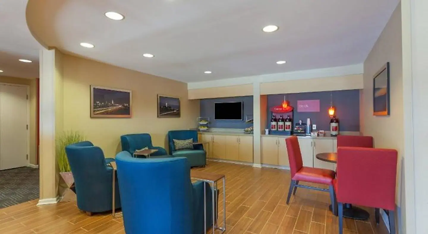 TownePlace Suites Huntsville Bar