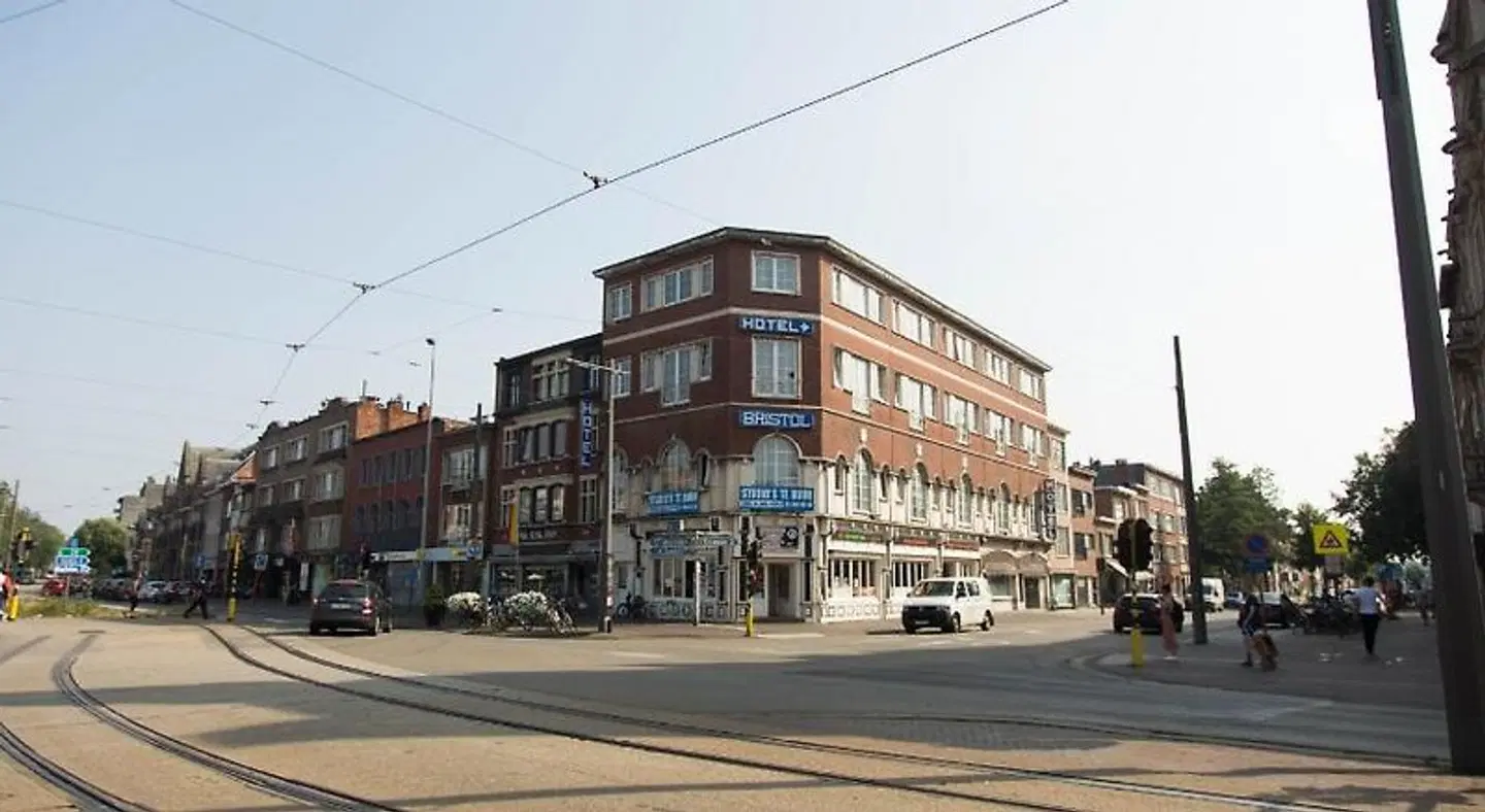 Bristol Internationaal EXTERIOR
