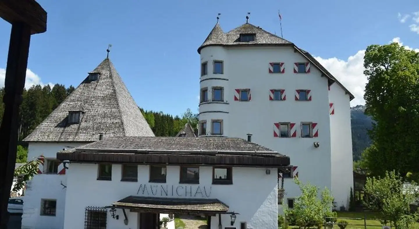 Schloss Münichau EXTERIOR