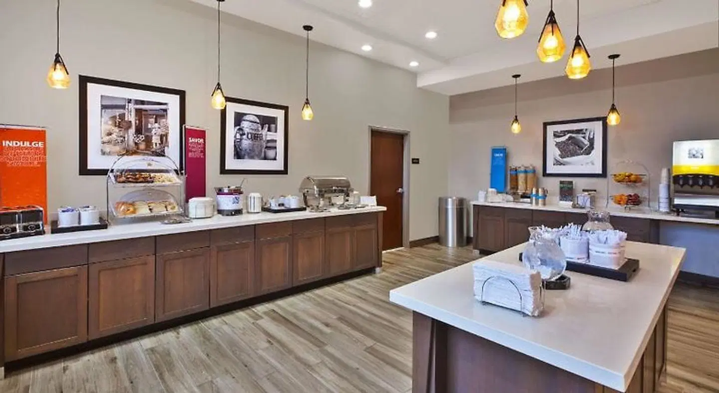 Hampton Inn by Hilton Detroit Dearborn Restaurant