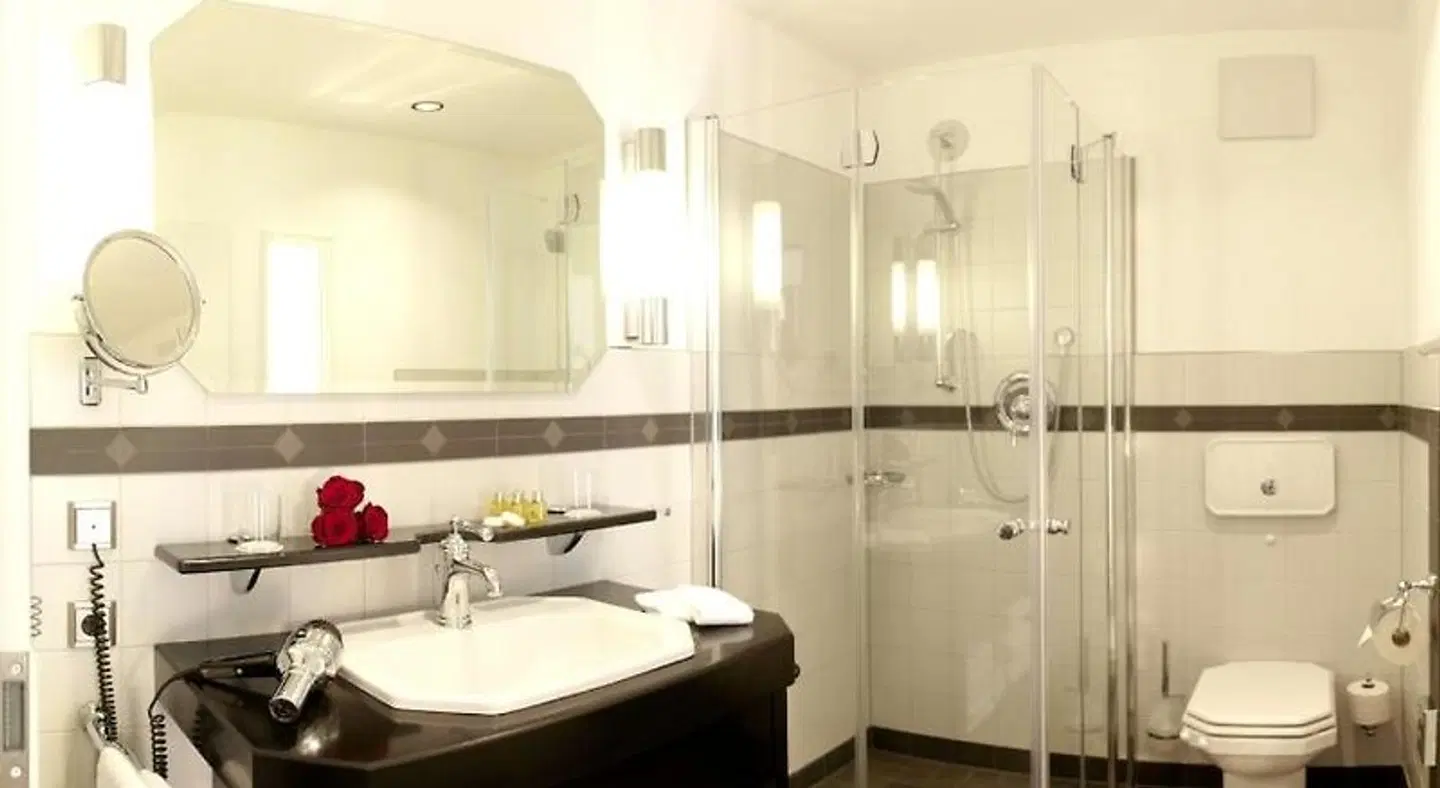 Allee Hotel Badezimmer