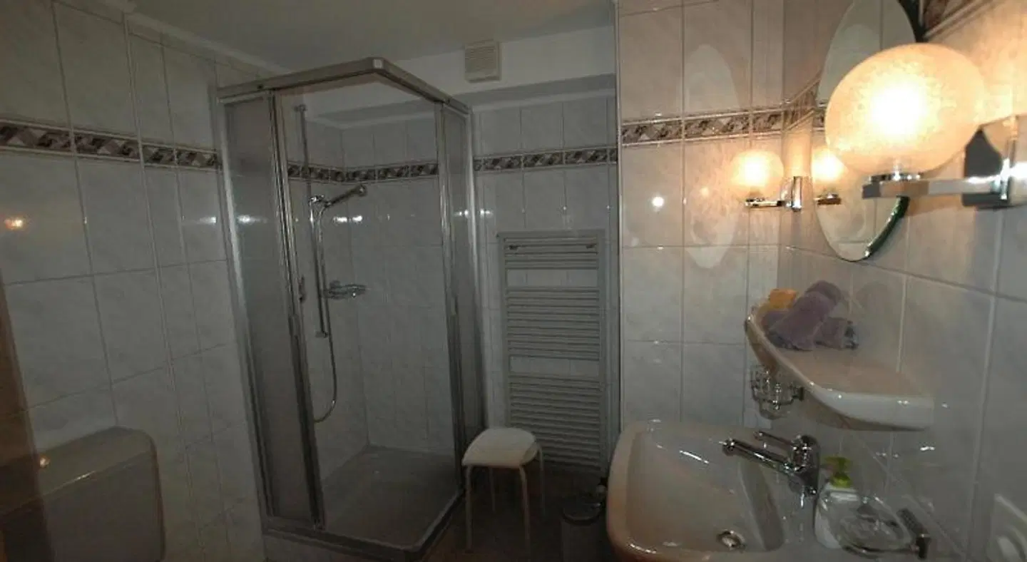 Hotel Pension Im Dorf Badezimmer