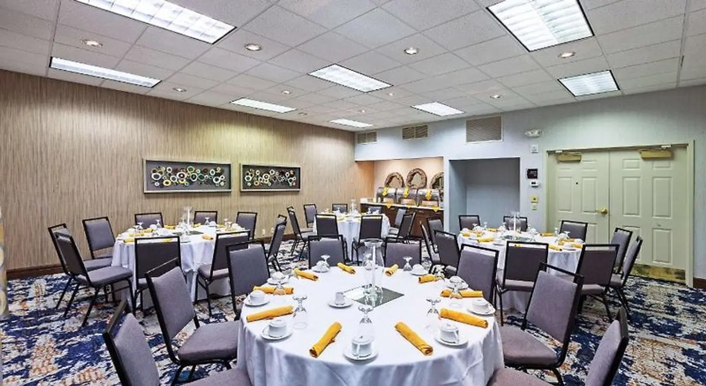 Homewood Suites by Hilton Greensboro Restaurant