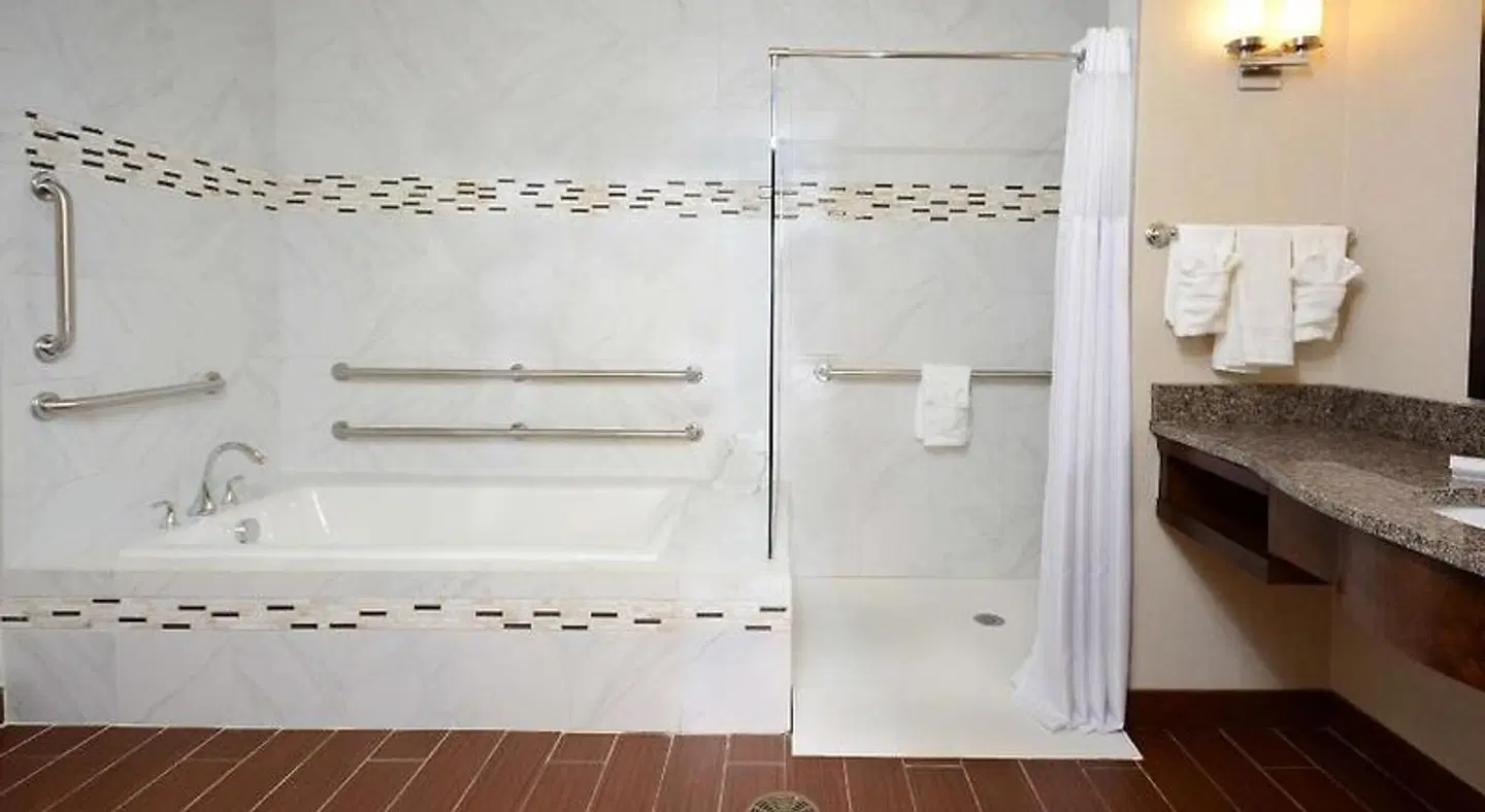Hilton Garden Inn Greensboro Airport Badezimmer