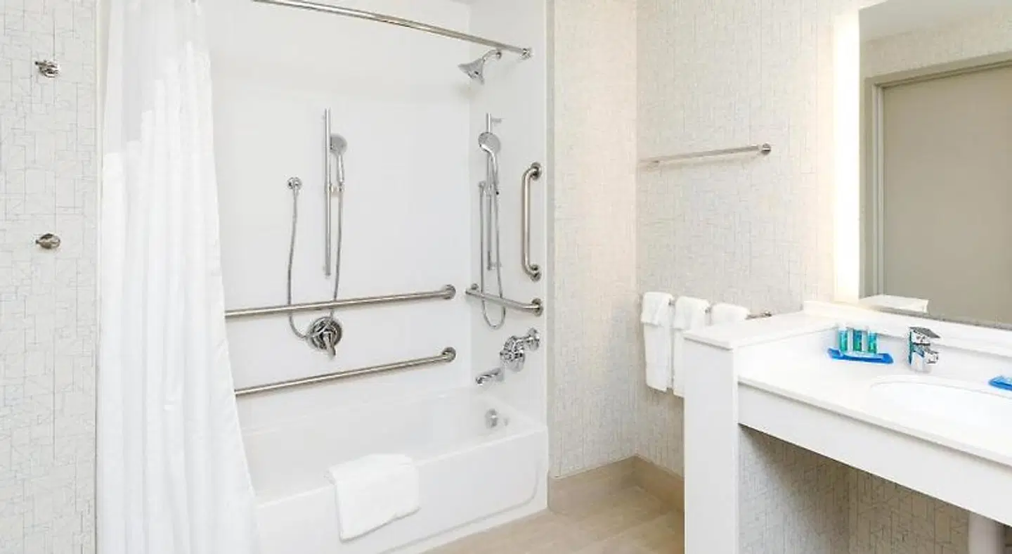 Holiday Inn Express & Suites Sturbridge by IHG Badezimmer