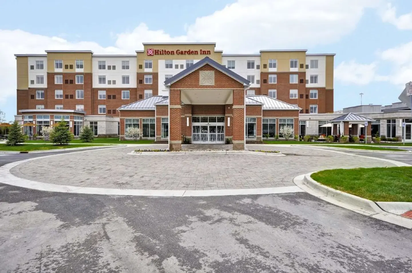 Hilton Garden Inn Detroit Troy EXTERIOR