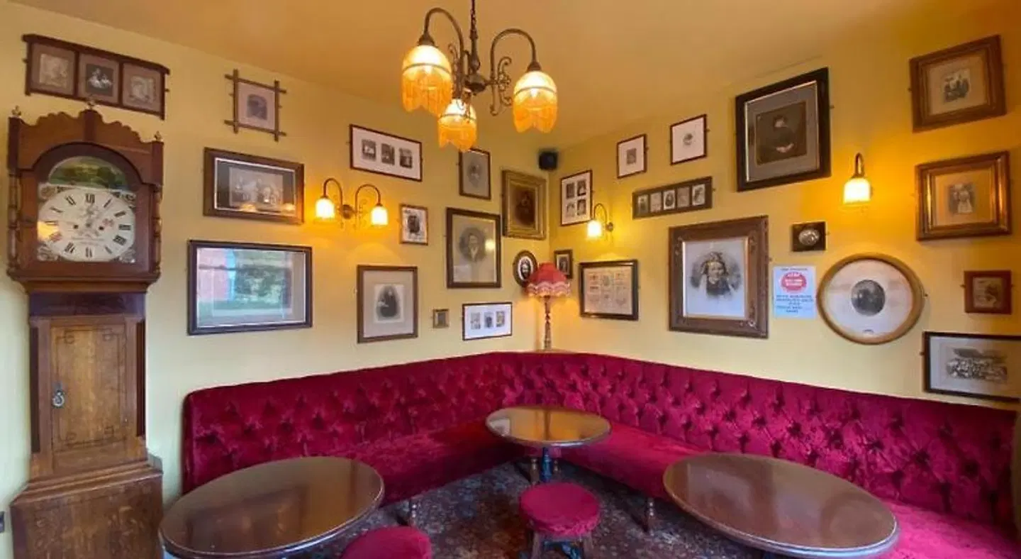 The Victoria Bar