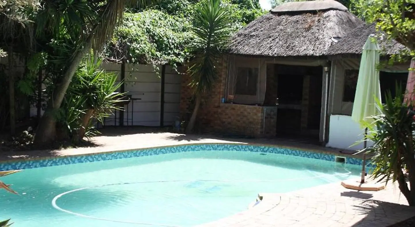 The Vinelands on Alpha Guest House OUTDOOR_POOL