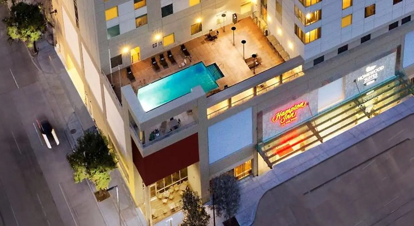 Hampton Inn Houston Downtown EXTERIOR