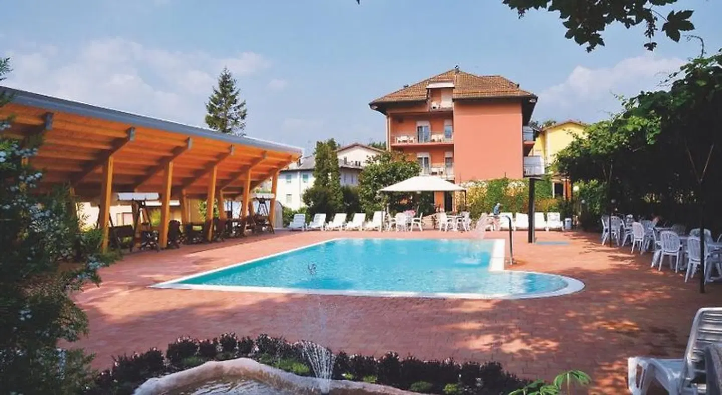 Villa Flora OUTDOOR_POOL