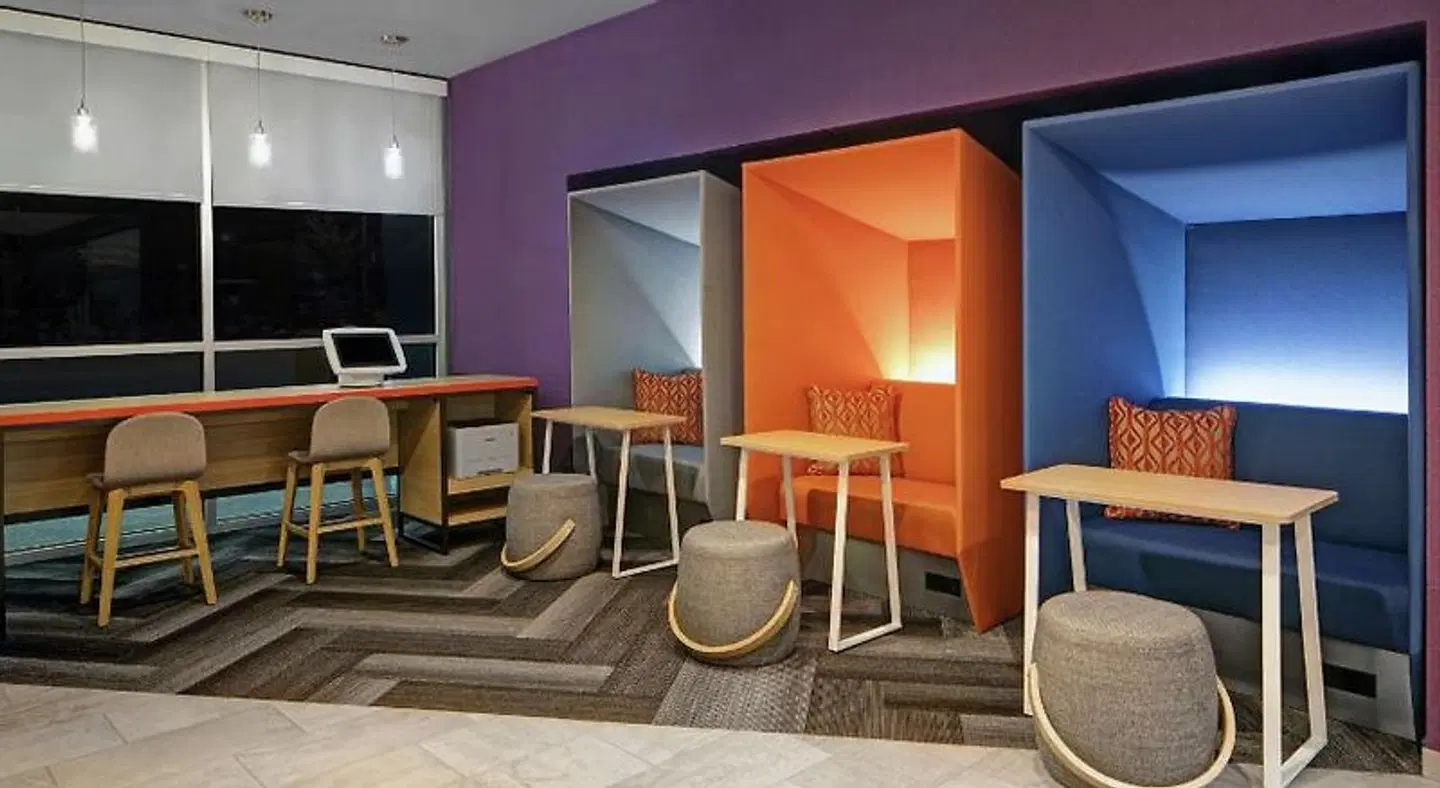 Tru by Hilton Austin Airport, TX Bar