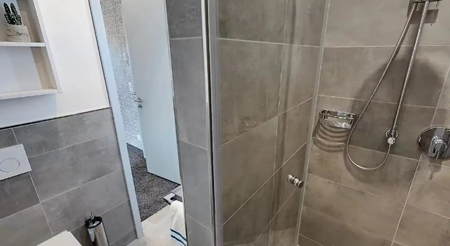 Quartier 96 Boardinghouse Badezimmer