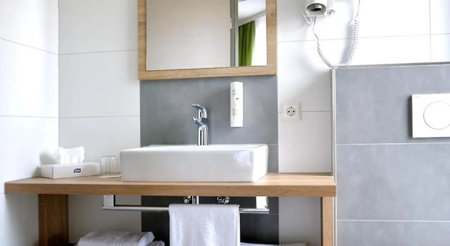 R & J Hotel Badezimmer
