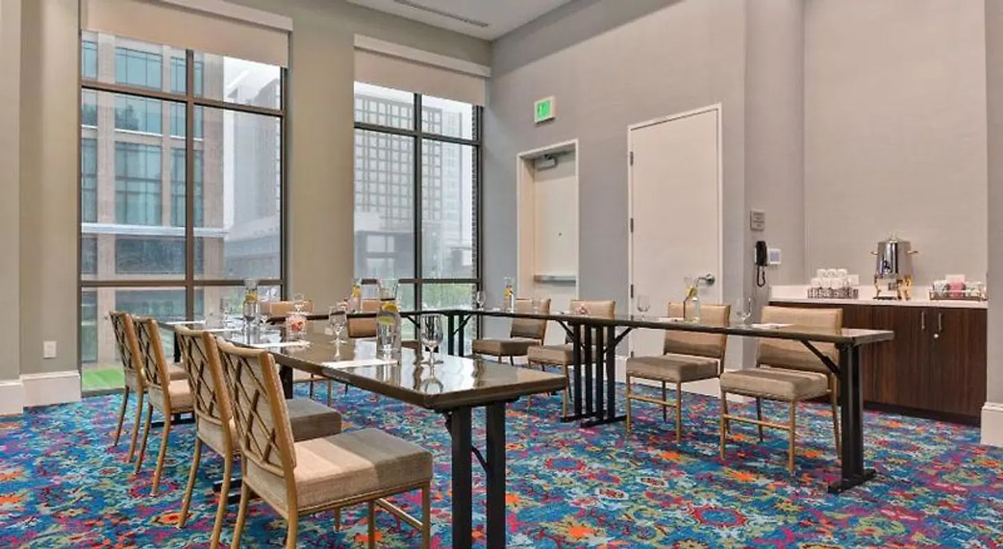 Hampton Inn & Suites Nashville Downtown Capitol View, TN Restaurant