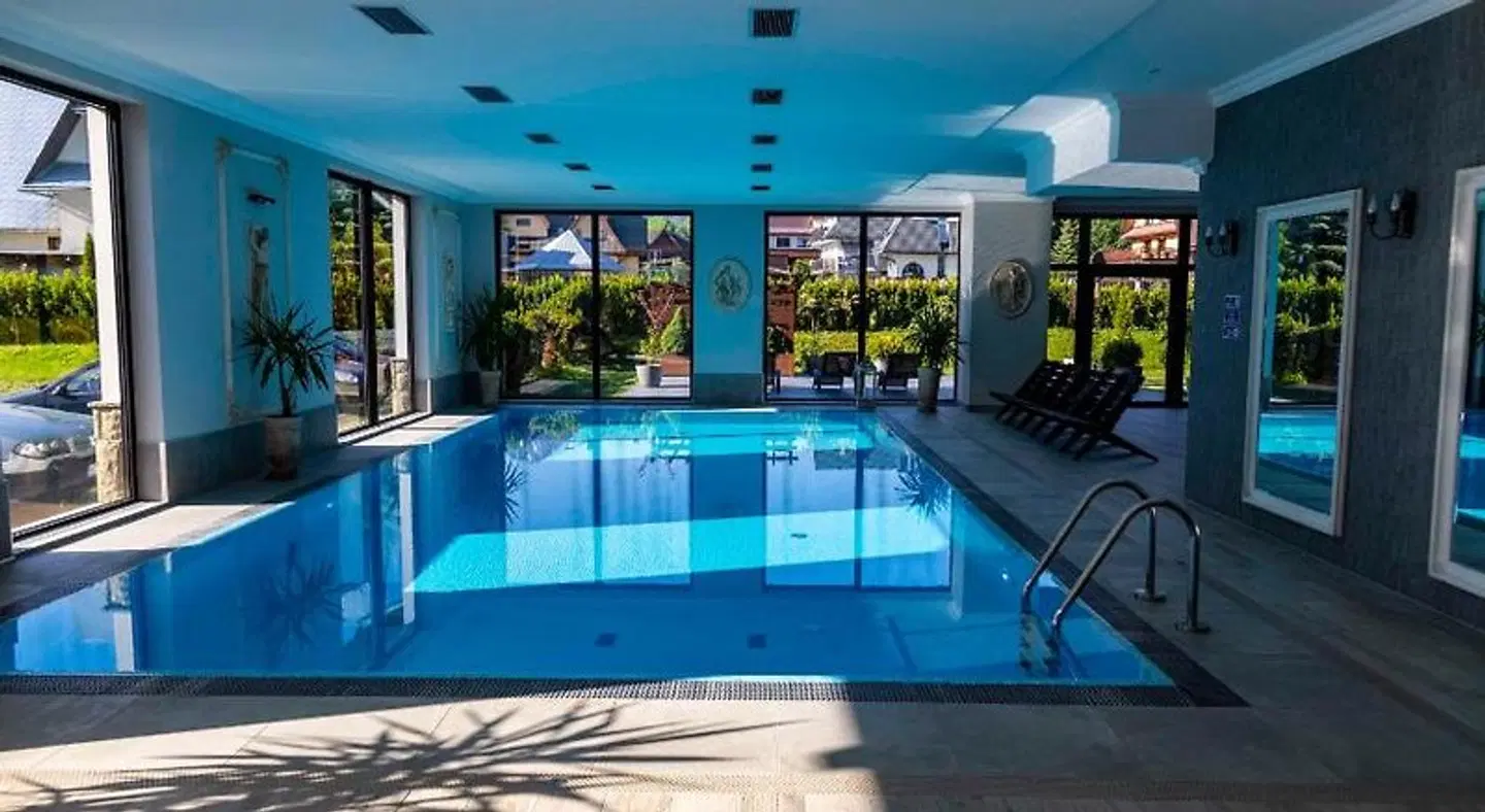 Hotel Paryski Art & Business Hallenbad