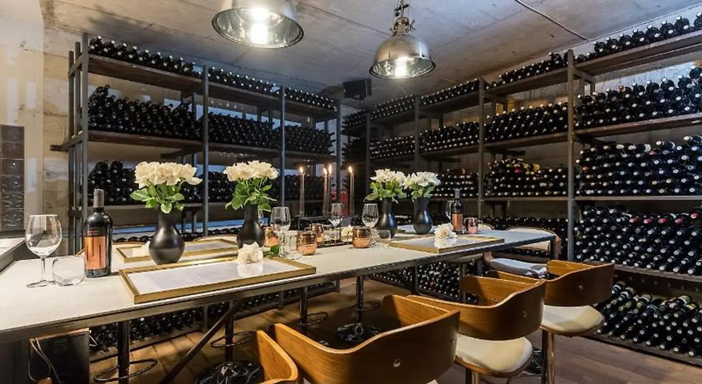 MM House - Adults Only Bar