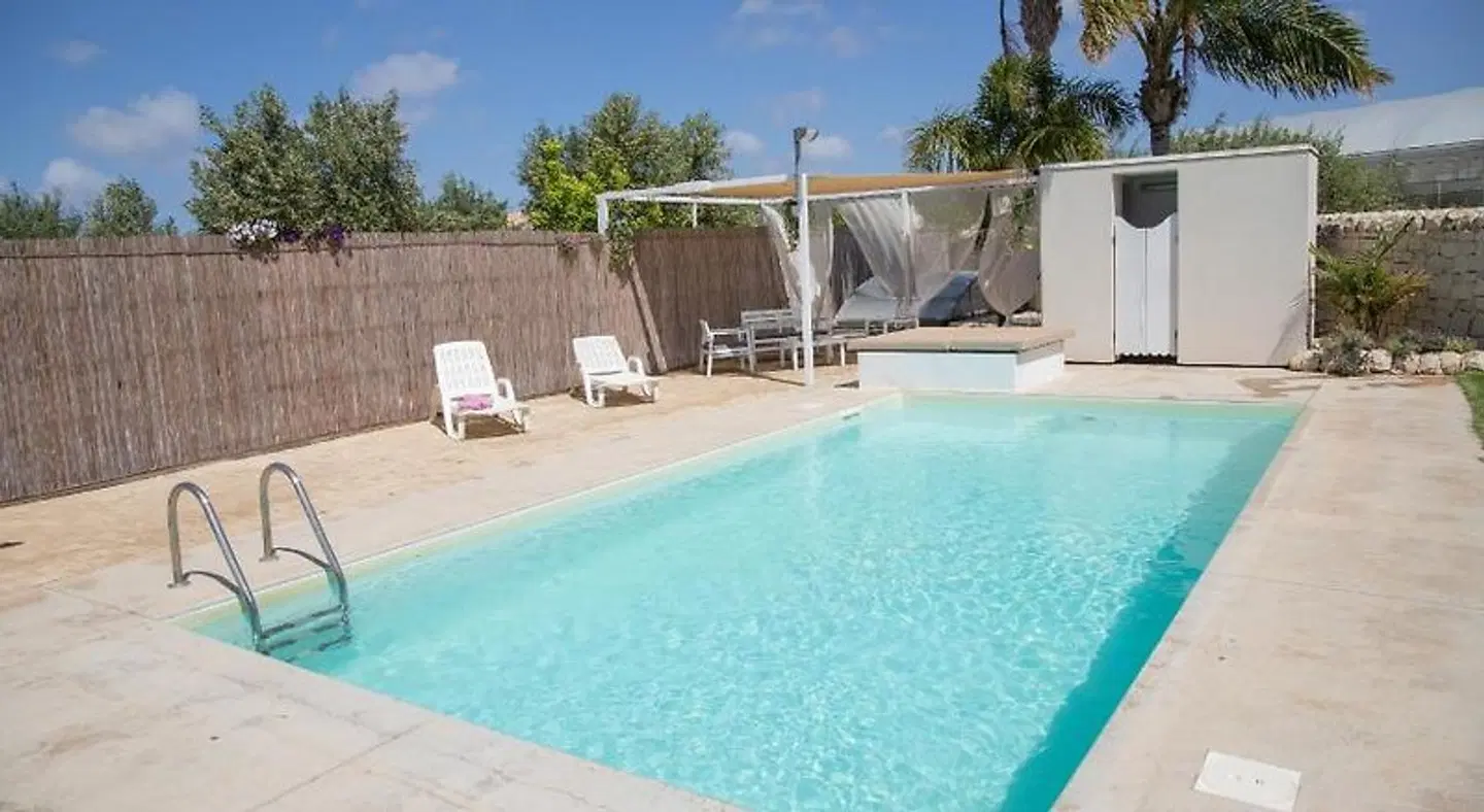 La Lantana OUTDOOR_POOL
