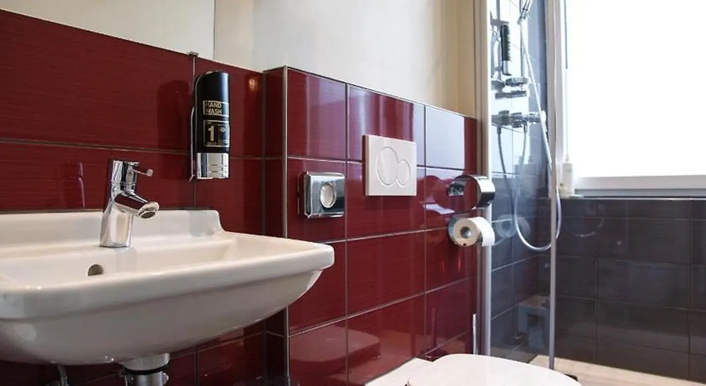 numa | Base Apartments Badezimmer