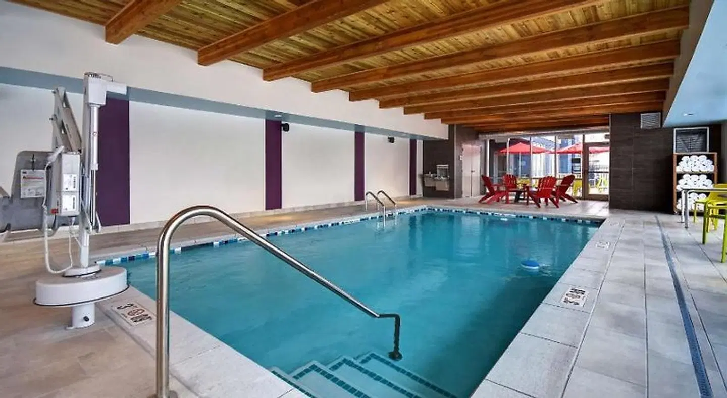 Home2 Suites by Hilton Wichita Downtown Delano Hallenbad