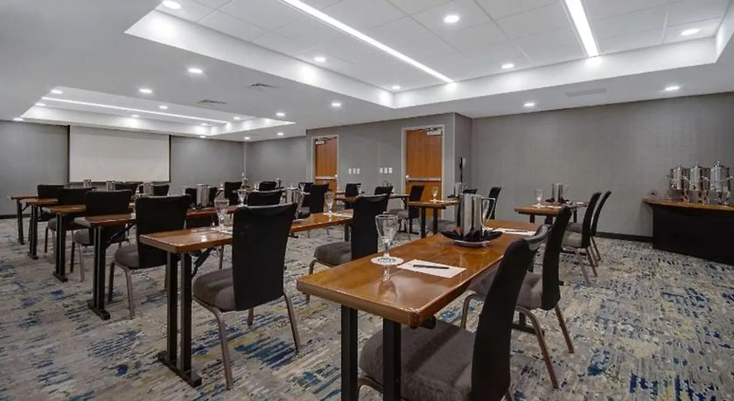 Embassy Suites by Hilton Detroit Metro Airport Konferenz