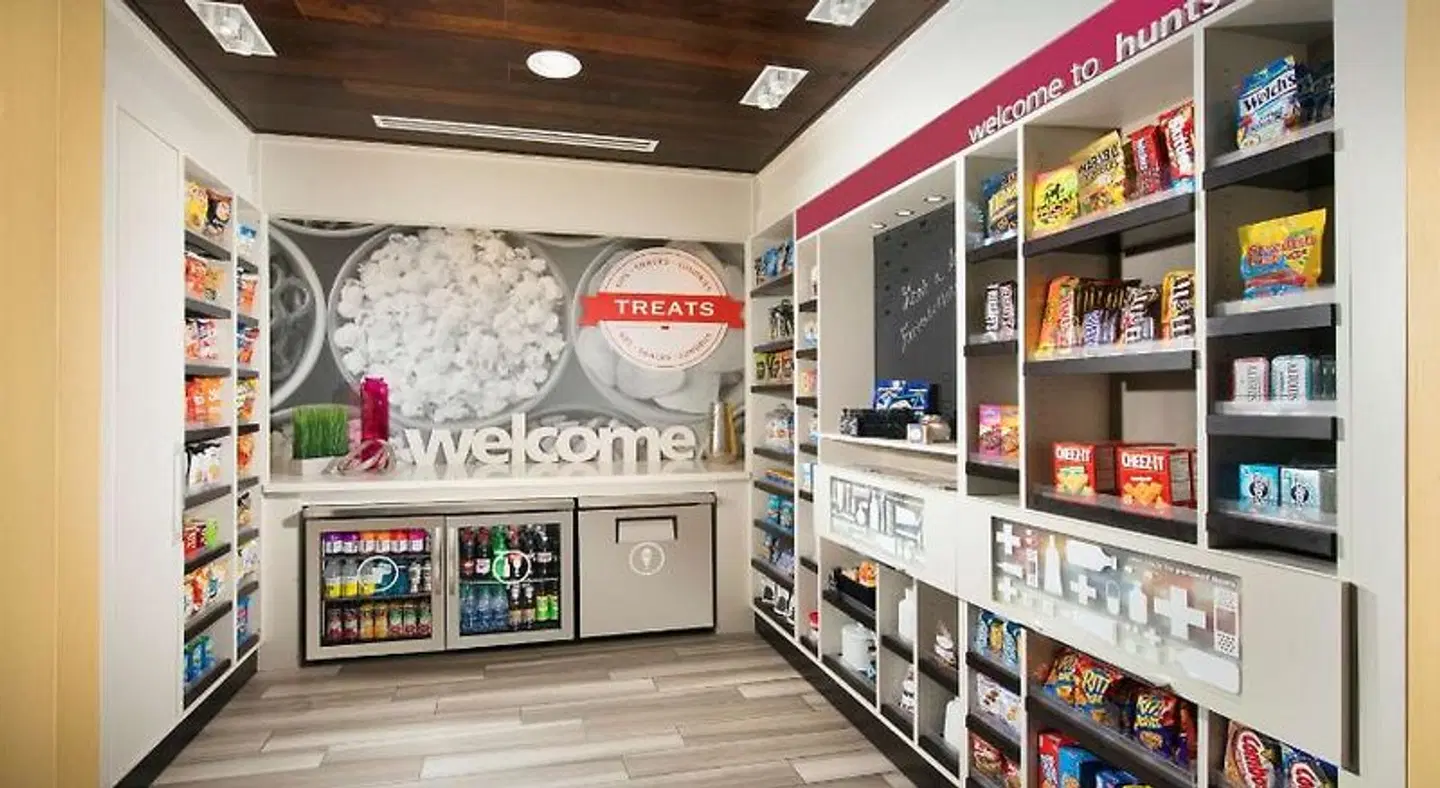 Hampton Inn Huntsville/Village of Providence Bar