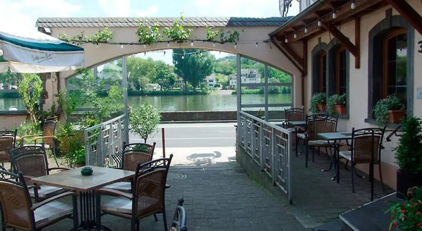Gülser Weinstube Terrasse