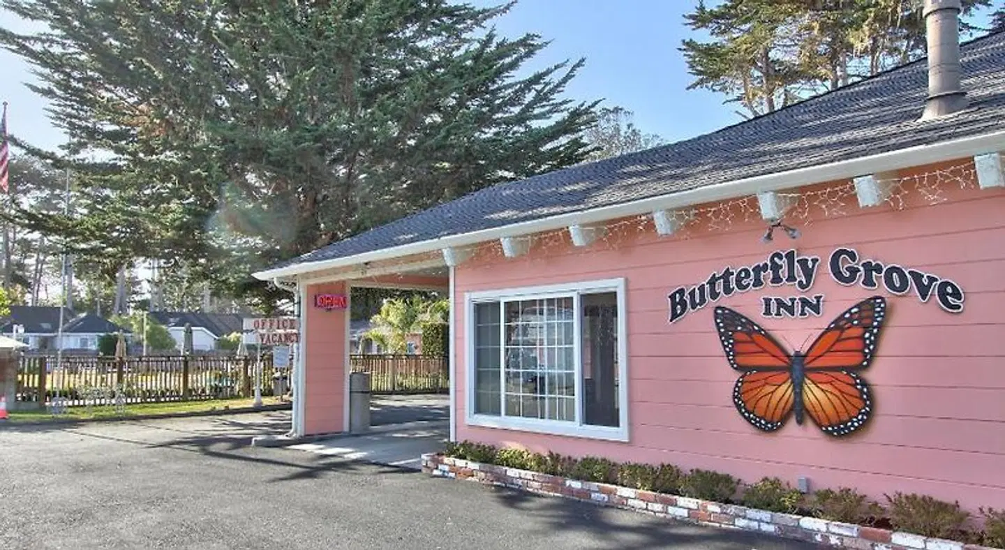 Butterfly Grove Inn EXTERIOR