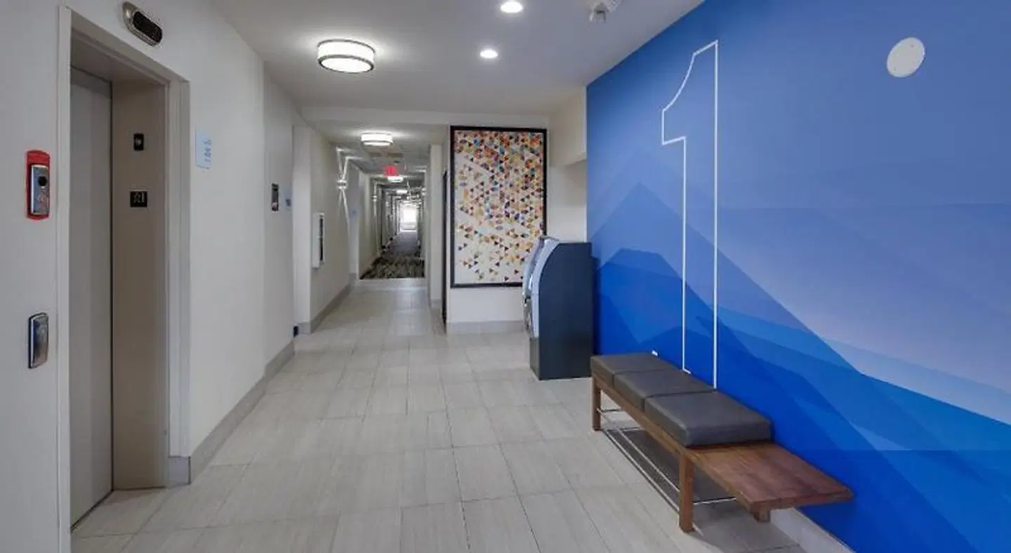Holiday Inn Express & Suites Detroit - Farmington Hills by IHG LOUNGE_LOBBY