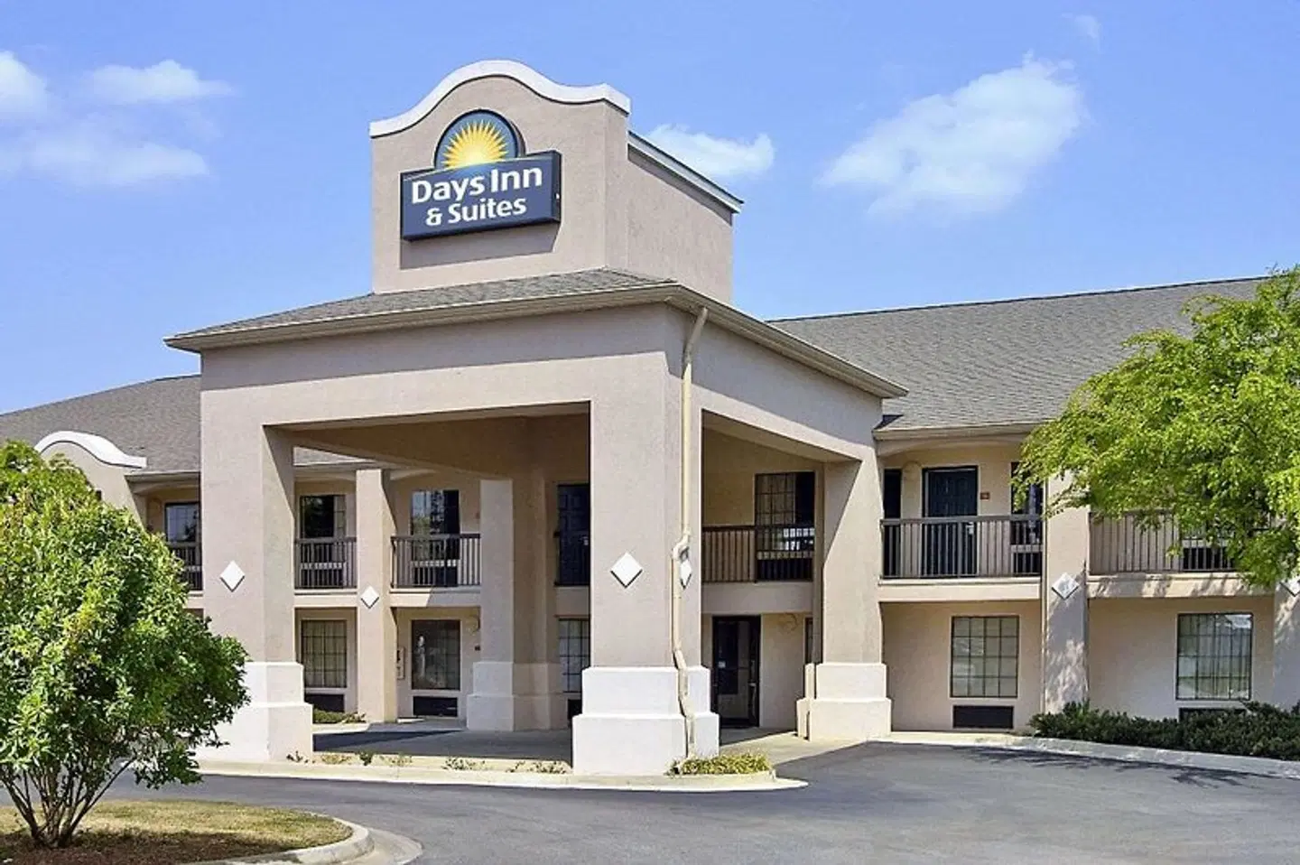 Days Inn & Suites by Wyndham Fort Valley EXTERIOR