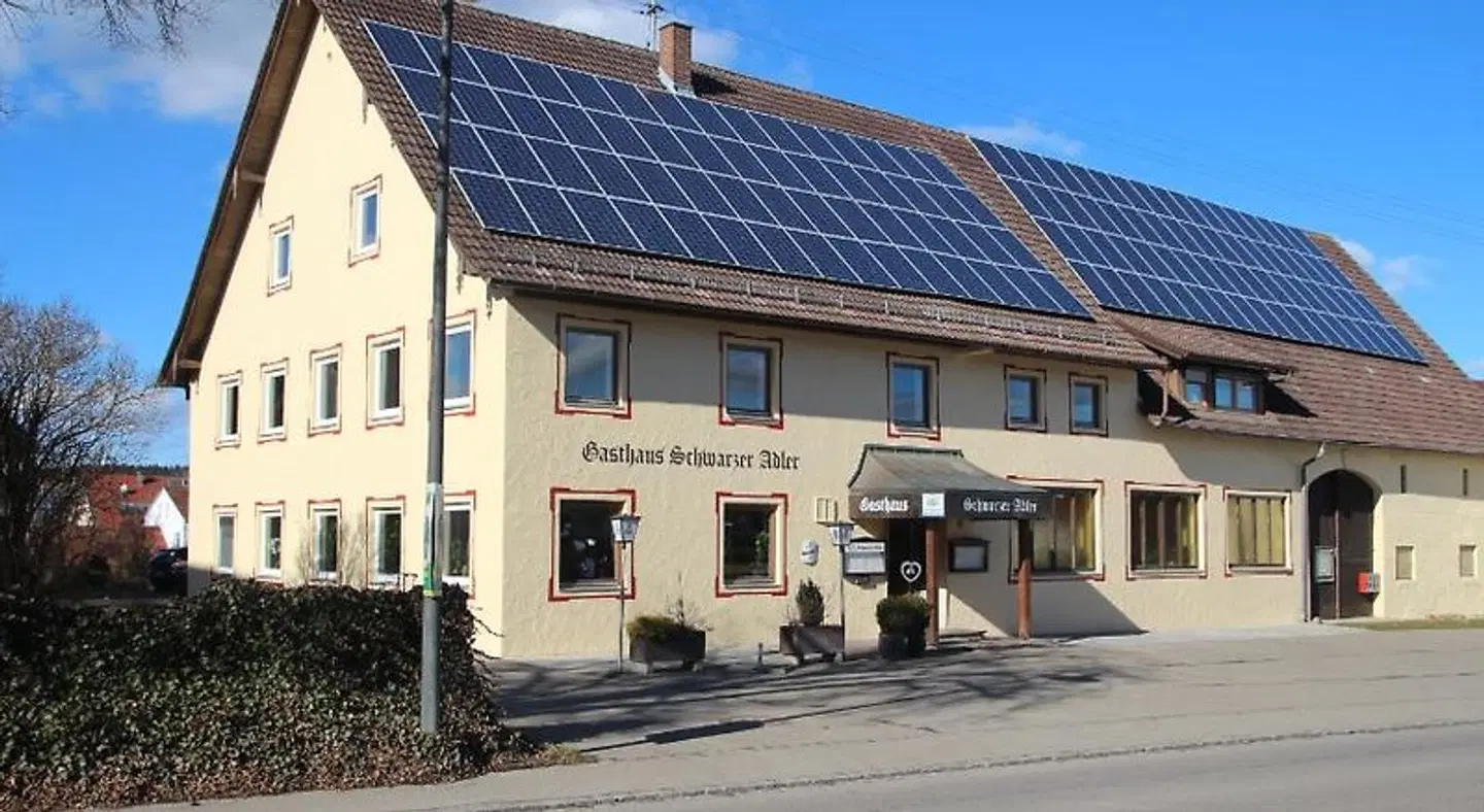 Schwarzer Adler EXTERIOR