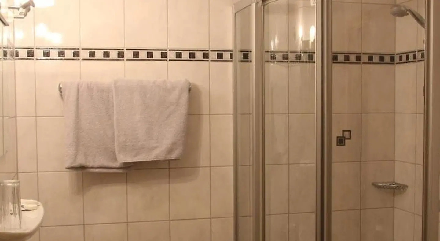 Schwarzer Adler Badezimmer
