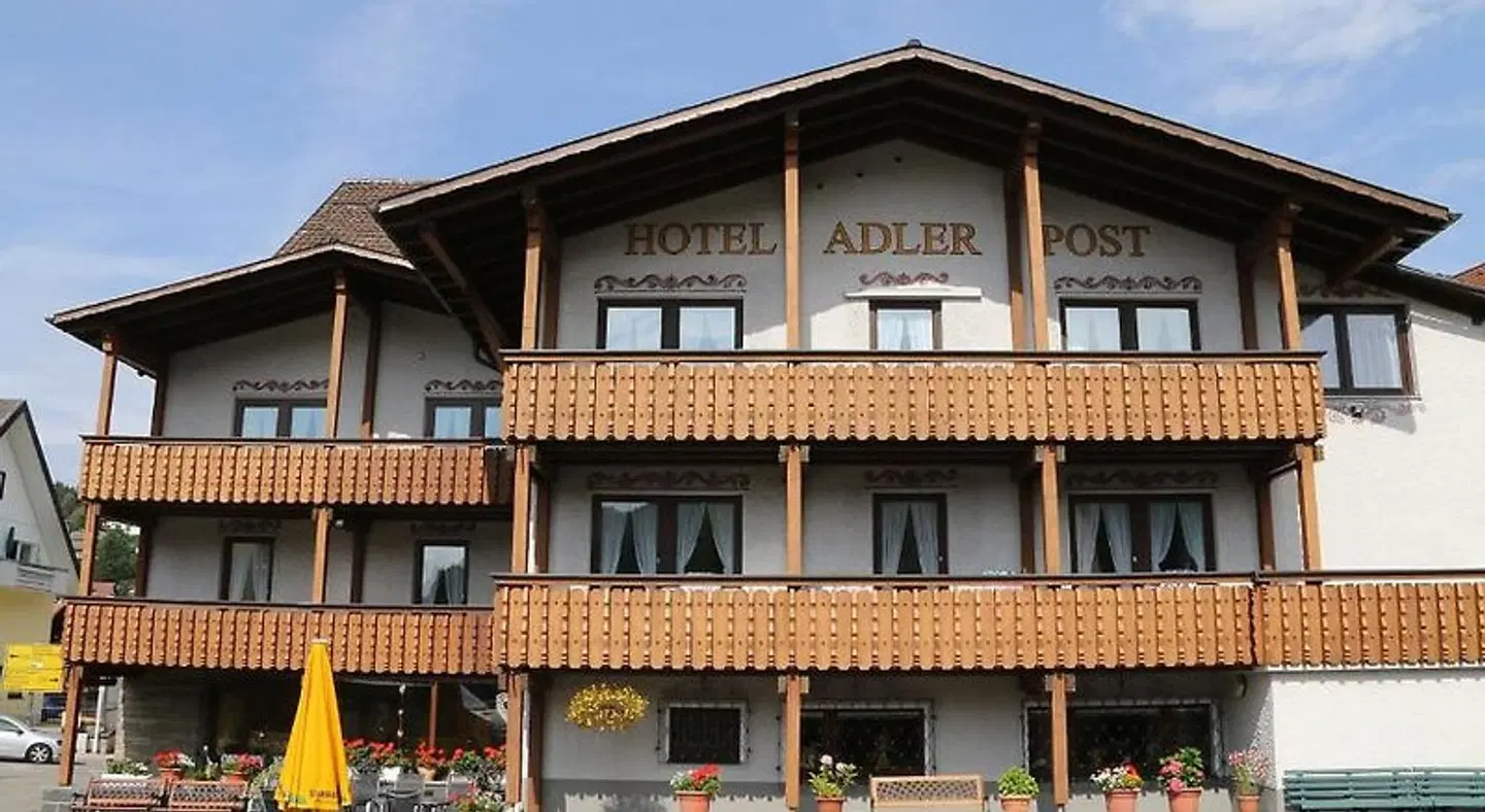 Adler-Post EXTERIOR
