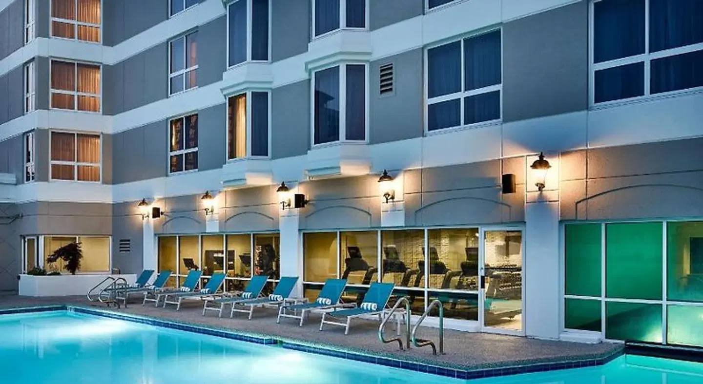 Hilton Kansas City Country Club Plaza EXTERIOR