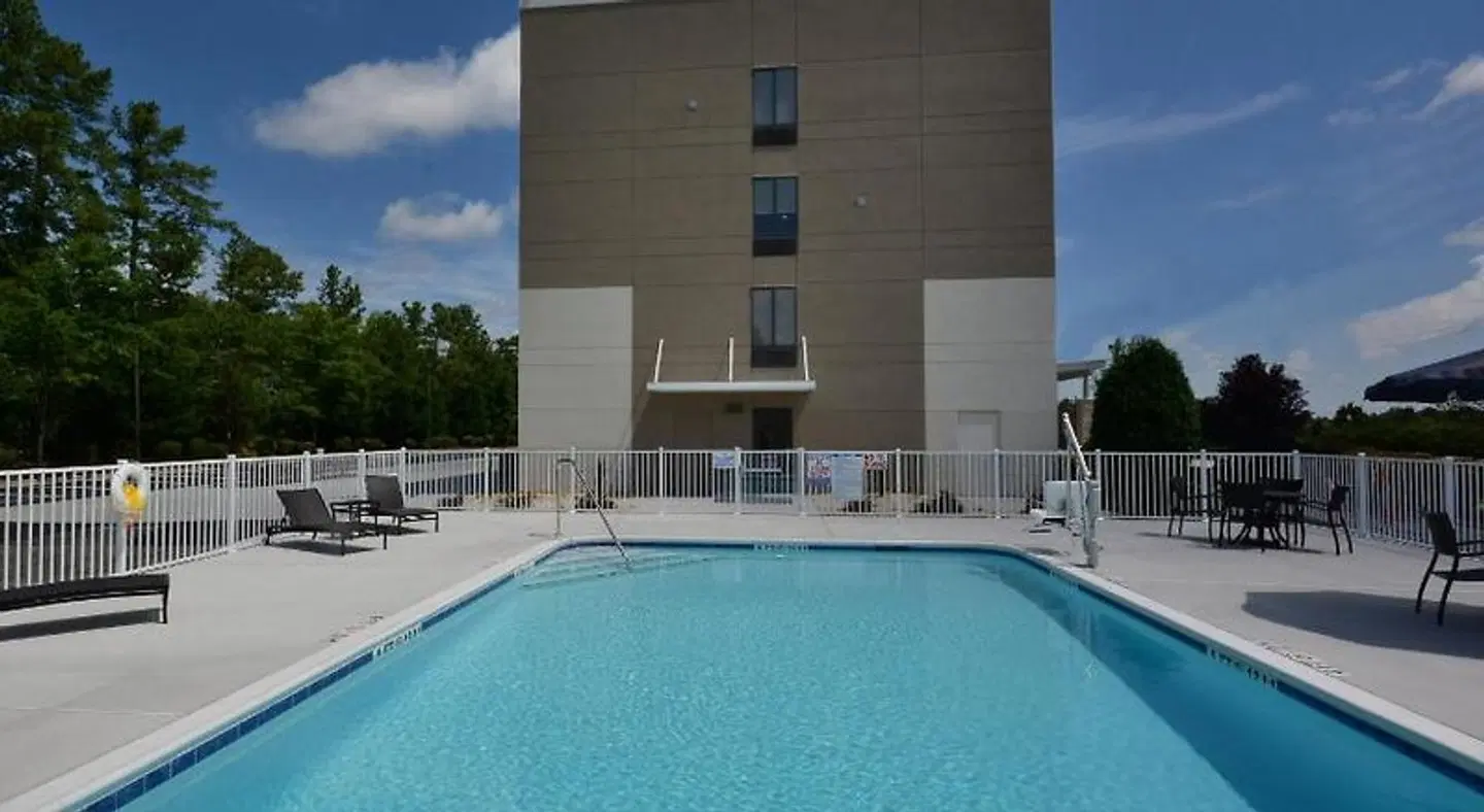 Holiday Inn Express & Suites Raleigh Durham Airport at RTP by IHG OUTDOOR_POOL
