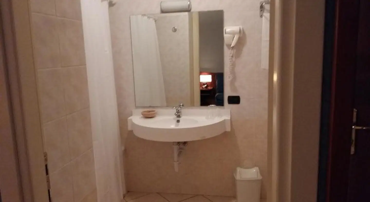 Hotel Cavour Badezimmer