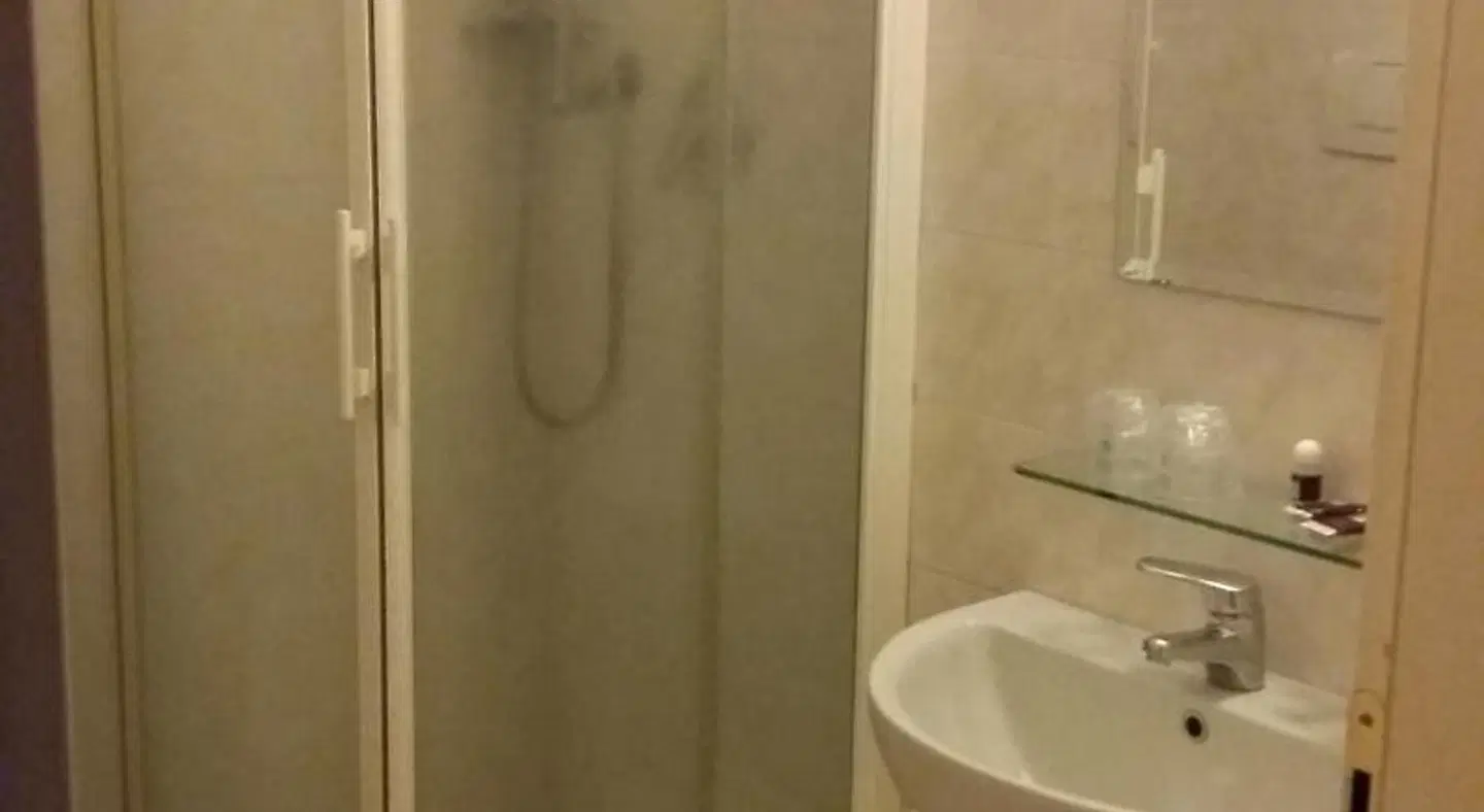 Hotel Cavour Badezimmer