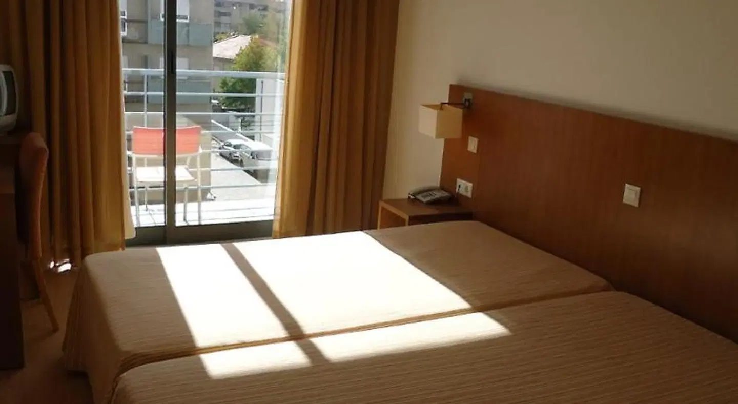 Jose Alberto ROOM_EXAMPLE