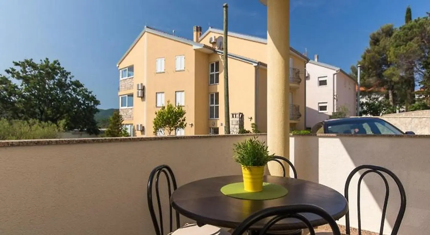 Apartments Josip near Beach Terrasse