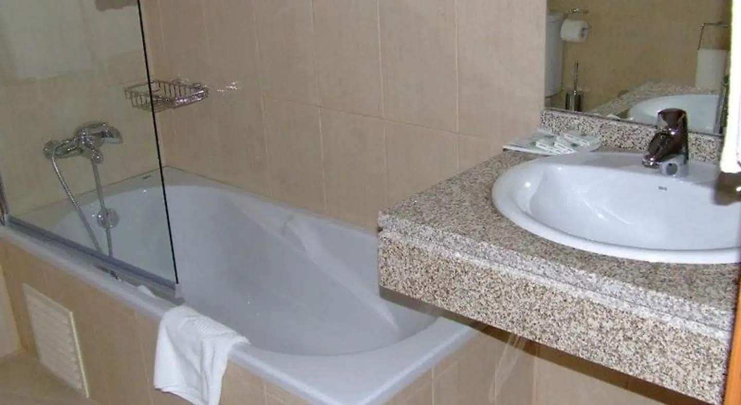 Hotel Apartamentos Geres Ribeiro Badezimmer