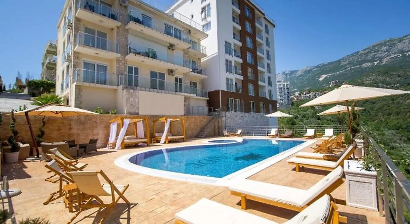 Sunny Side Wellness Resort & Spa OUTDOOR_POOL