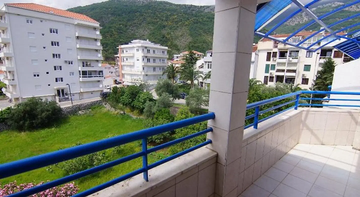 Blue Palace Guest House EXTERIOR