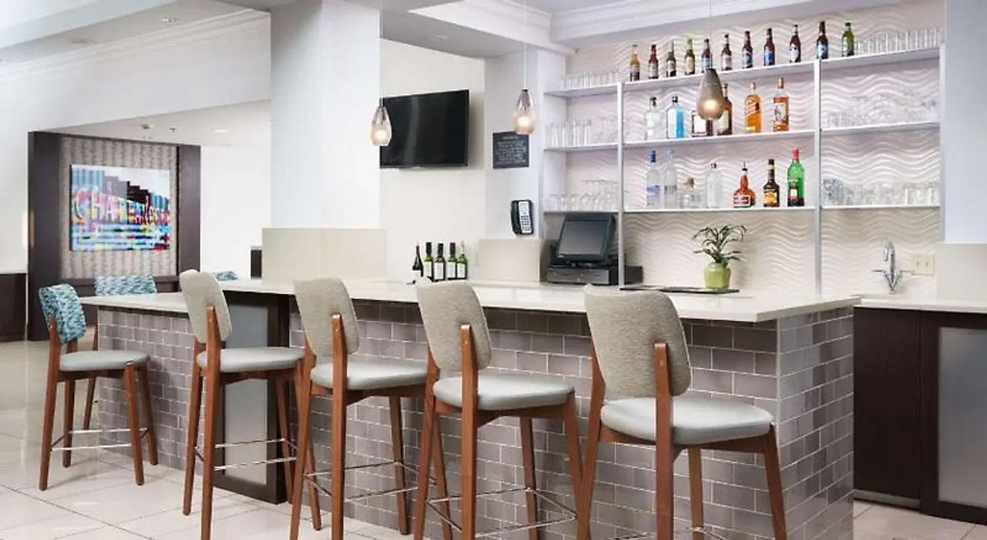 Hilton Garden Inn Chattanooga Downtown Bar